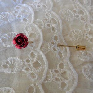 A Beautiful Rose!  Red & Gold Tone Metal Vintage Stickpin